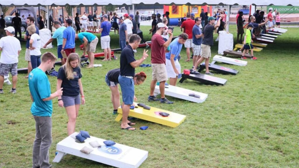 How to play cornhole game